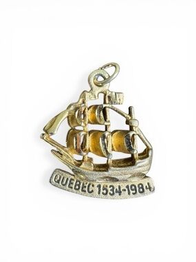 ❤️Vintage Gold-Tone Québec Ship Charm Pendant